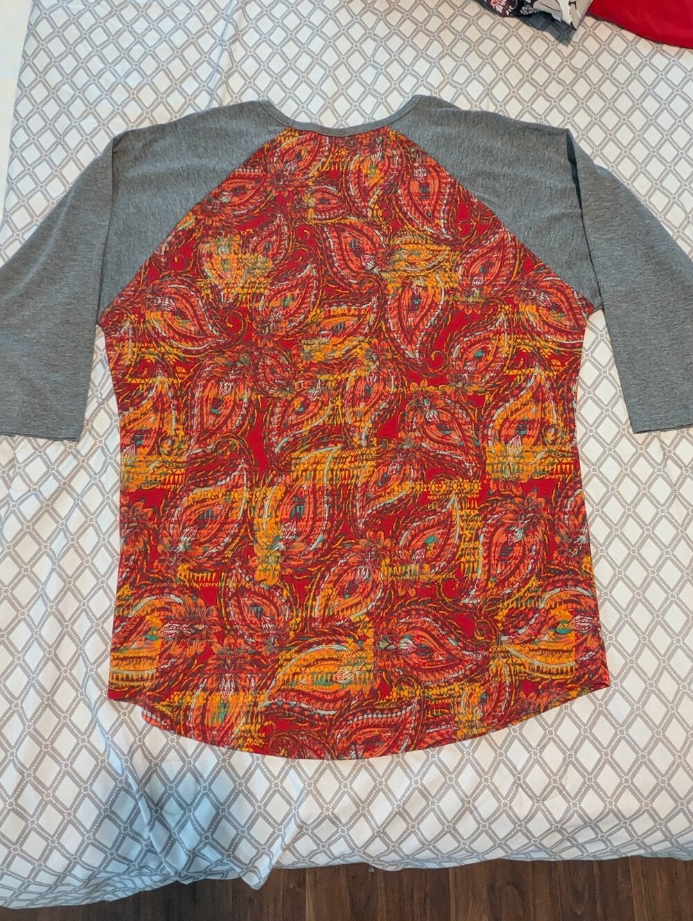 LulaRoe Randy Red Paisley Raglan Top - Picture 4 of 4